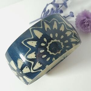 Vintage Blue and Cream Sunburst Bracelet
